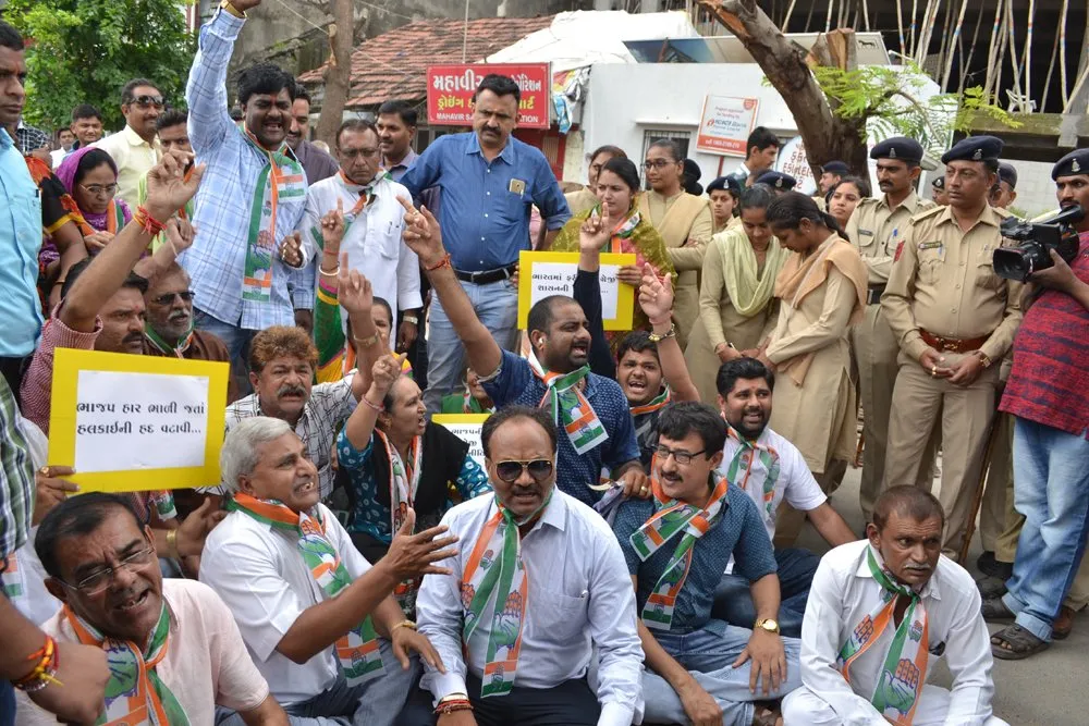 Opposition Against Stone Pelting On Rahul: Congress-Nsui Protest Demonstrations