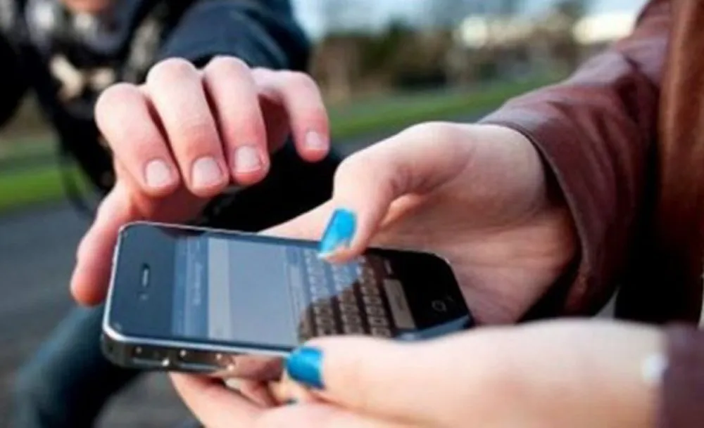 Bihar Police Raising Mobile Phones