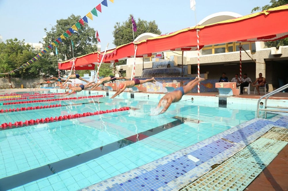 60 year old swimmers shy youngsters in swimming competition