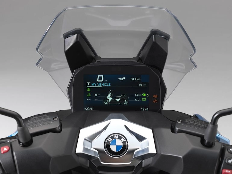 P90281124 highRes bmw c 400 x 11 2017.jpg