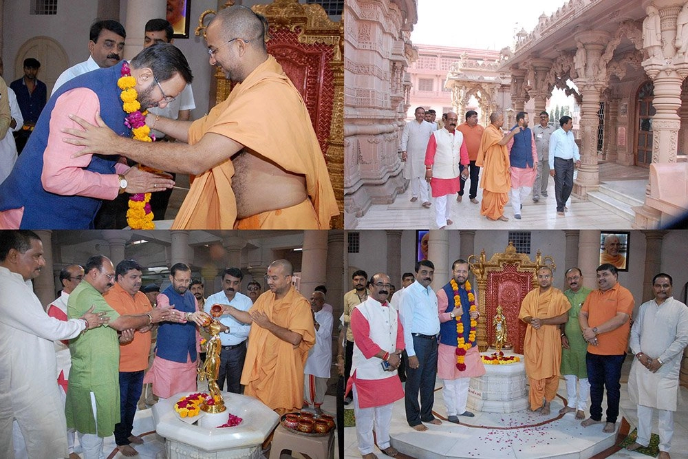 Kalavad Road Swamy Javdekar performed Javadarak in the temple