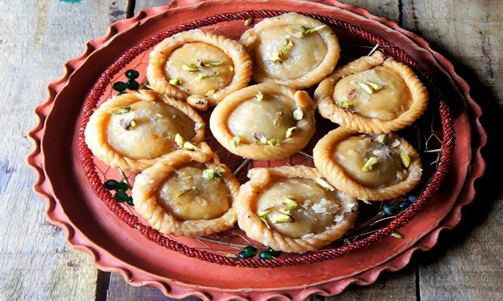 sweet mawa kachori in this diwali1 563070c1d77db.jpg