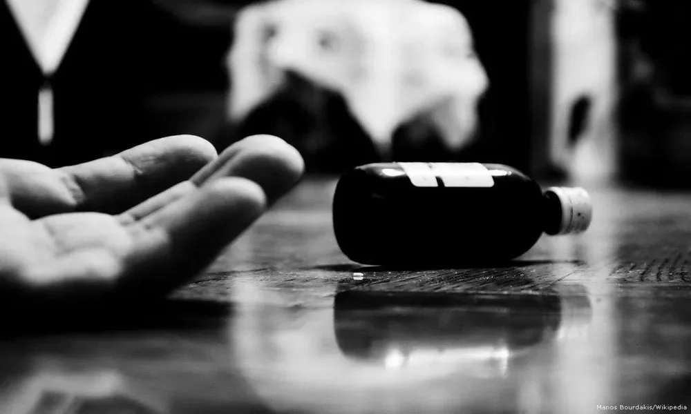 2013 7 19 Suicide With Pillsαυτοκτονία Με Την Λήψη Φαρμάκου Δηλητηρίου