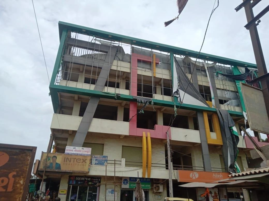 banners-in-the-complex-on-the-halvad-bus-stand-road