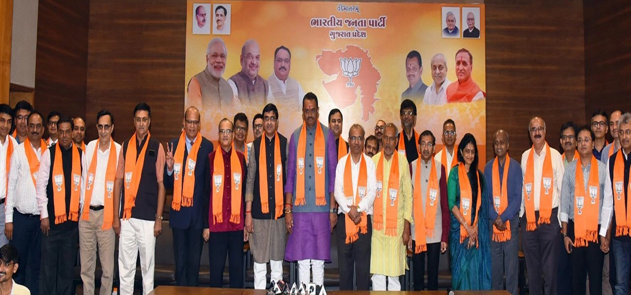 44-celebrities-joined-bjp-in-special-presence-of-regional-president-jitubhai-vaghani