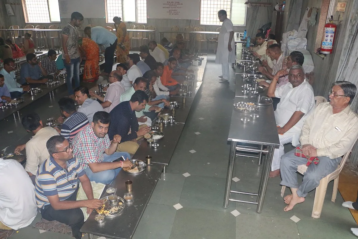 Muniraj-Gautam-Shiv-Vijayji-Maharaj-Celebrates-A-Magnificent-Feast-On-The-Completion-Of-3-Consecutive-Iambil