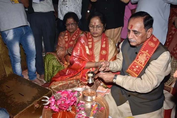 8 9 2019 Hon. C.m Sir At Ambaji 7.Jpg