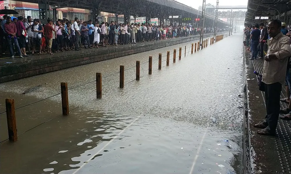 Megha-Raja-Blazing-Mumbai-Orange-Alert-Holiday-Declared-In-Schools-And-Colleges