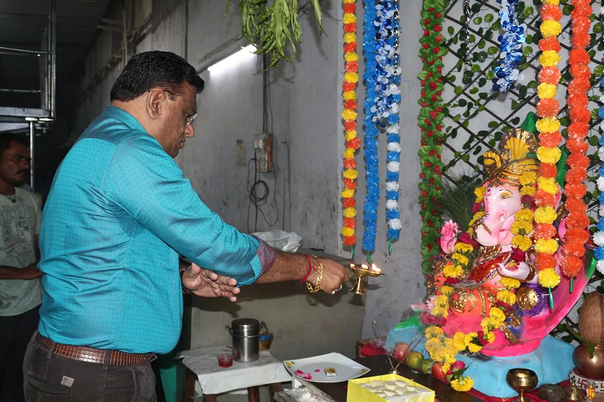 Managing-Editor-Satish-Kumar-Mehta-Praising-Abtak-Ka-Raja