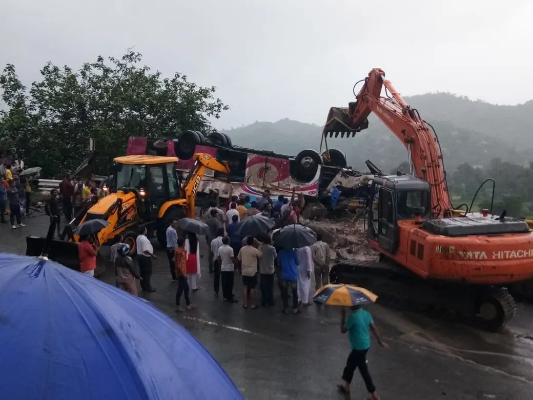 On-The-Private-Bus-Overturned-Near-Ambaji-The-Passengers-Became-Black-Lovers