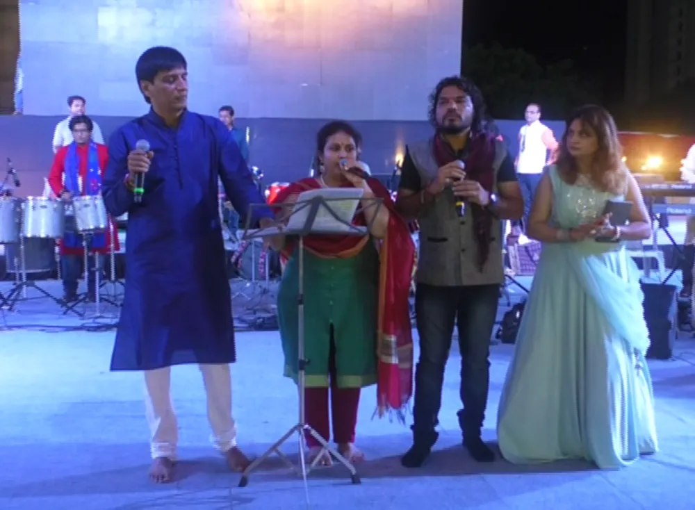 Players-Gather-At-The-Jainam-Navratri-Festival