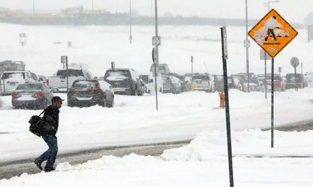 Snowstorm Blasts Us Northeast Over 4000 Flights Cancelled And Delayed