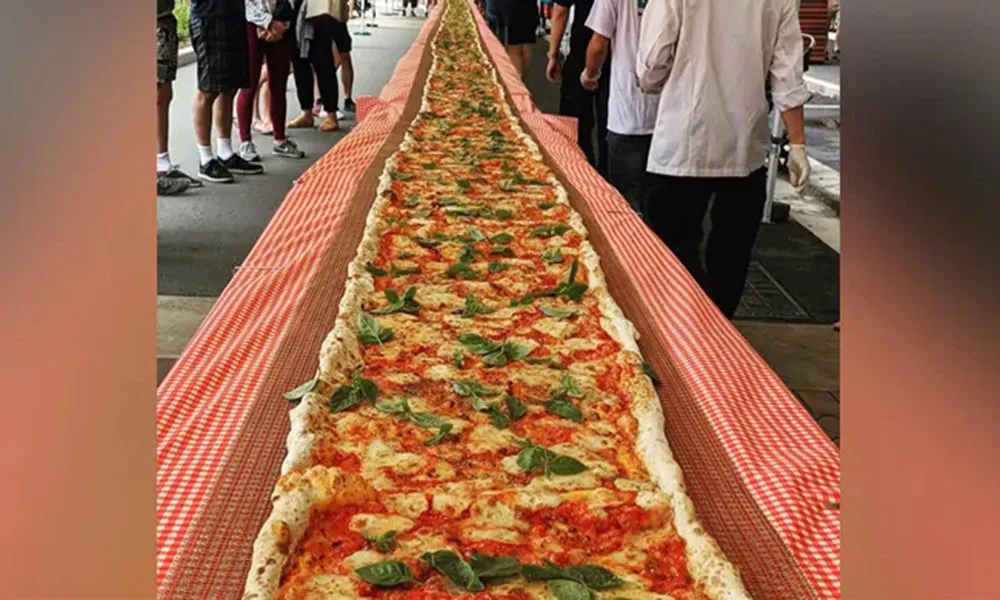 Restaurant Cooks 338 Foot Pizza To Raise Funds For Australia Firefighters.jpg