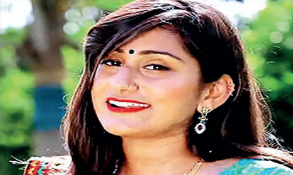 Suspended For Tiktok Lady Cop Is Now A Star In Gujarati Video Albums