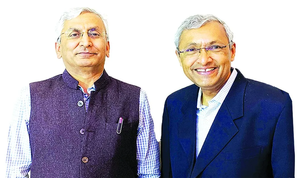 Dr. Sanjay Pandya With Isn President Dr. Sanjiv Gulati And Dr. Susmita Davec