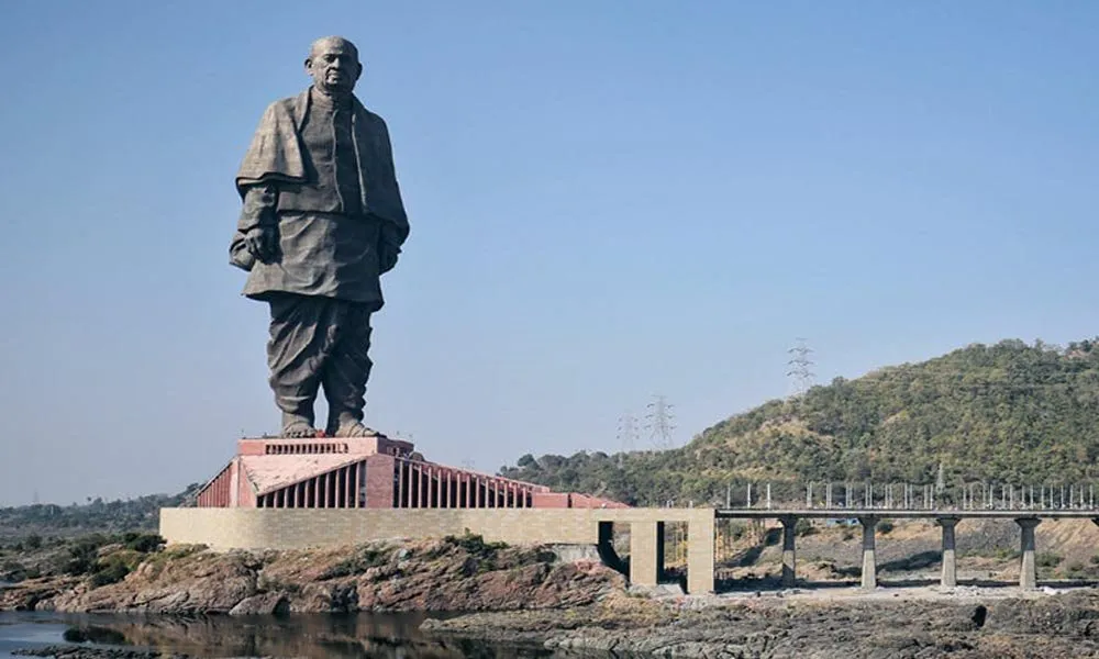 Leadimage Statue.jpg