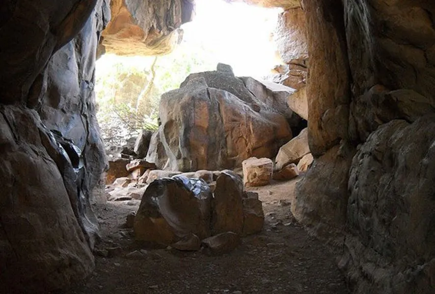 Bhimbetka Caves 2 4261.Jpg