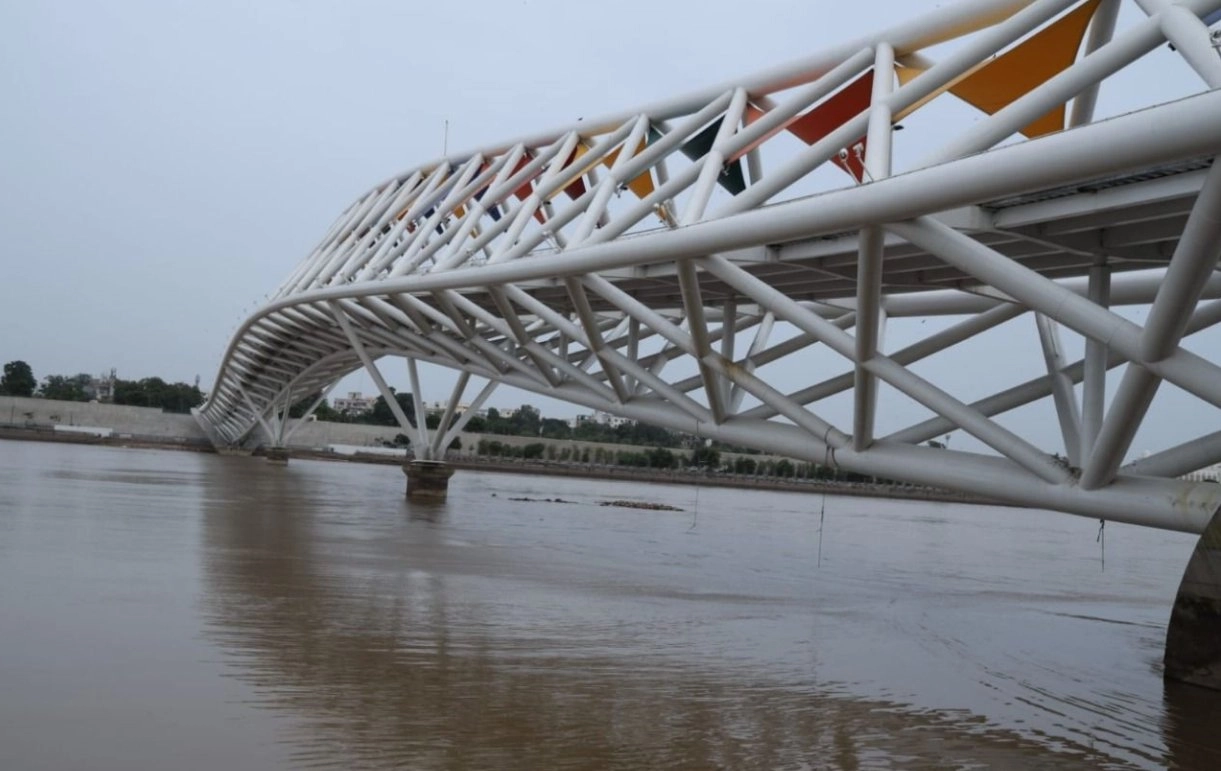 river foot overbridge 1