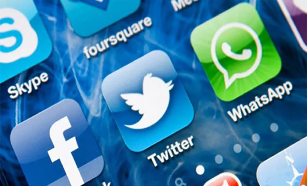Facebook Twitter Whatsapp