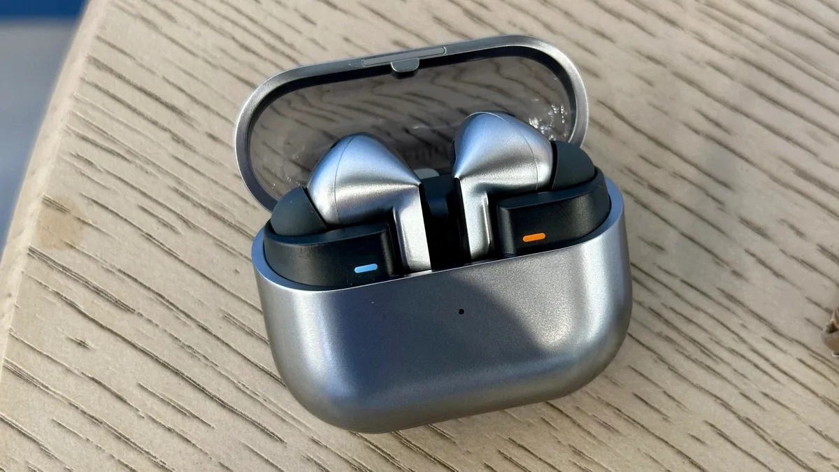 samsung galaxy buds 3 pro in case 1.jpeg