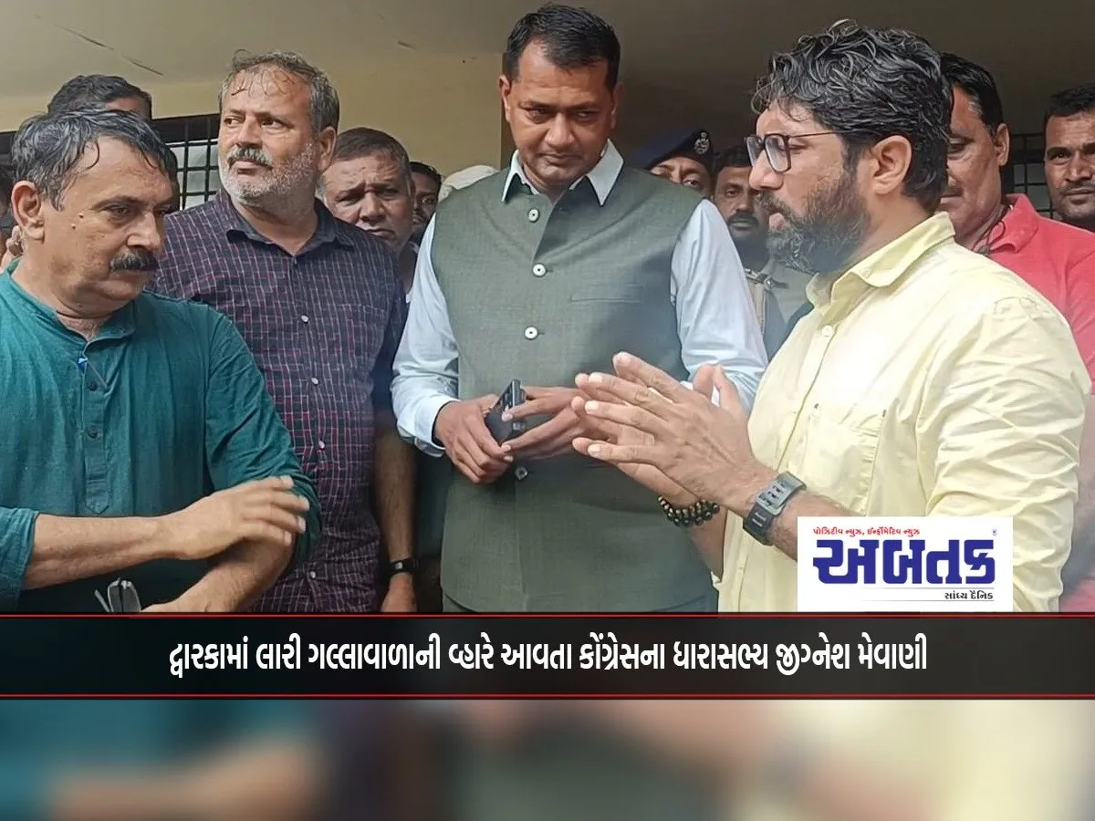 Congress Mla Jignesh Mevani Comes To The Help Of Lorry Drivers In Dwarka